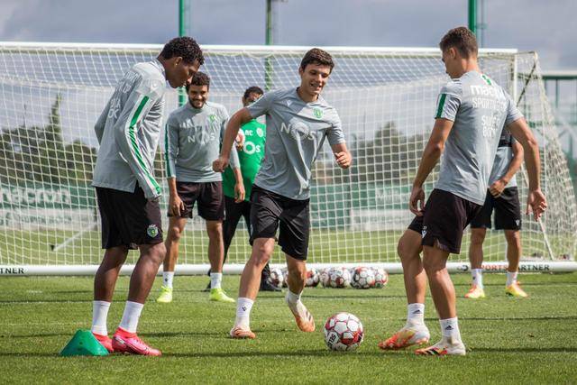 迪马利亚18分钟上演帽子戏法：加油本菲卡！