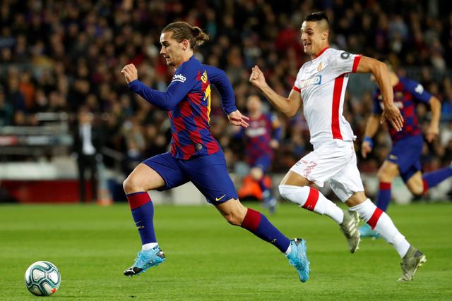 阿斯：莱万在巴萨陷入困境